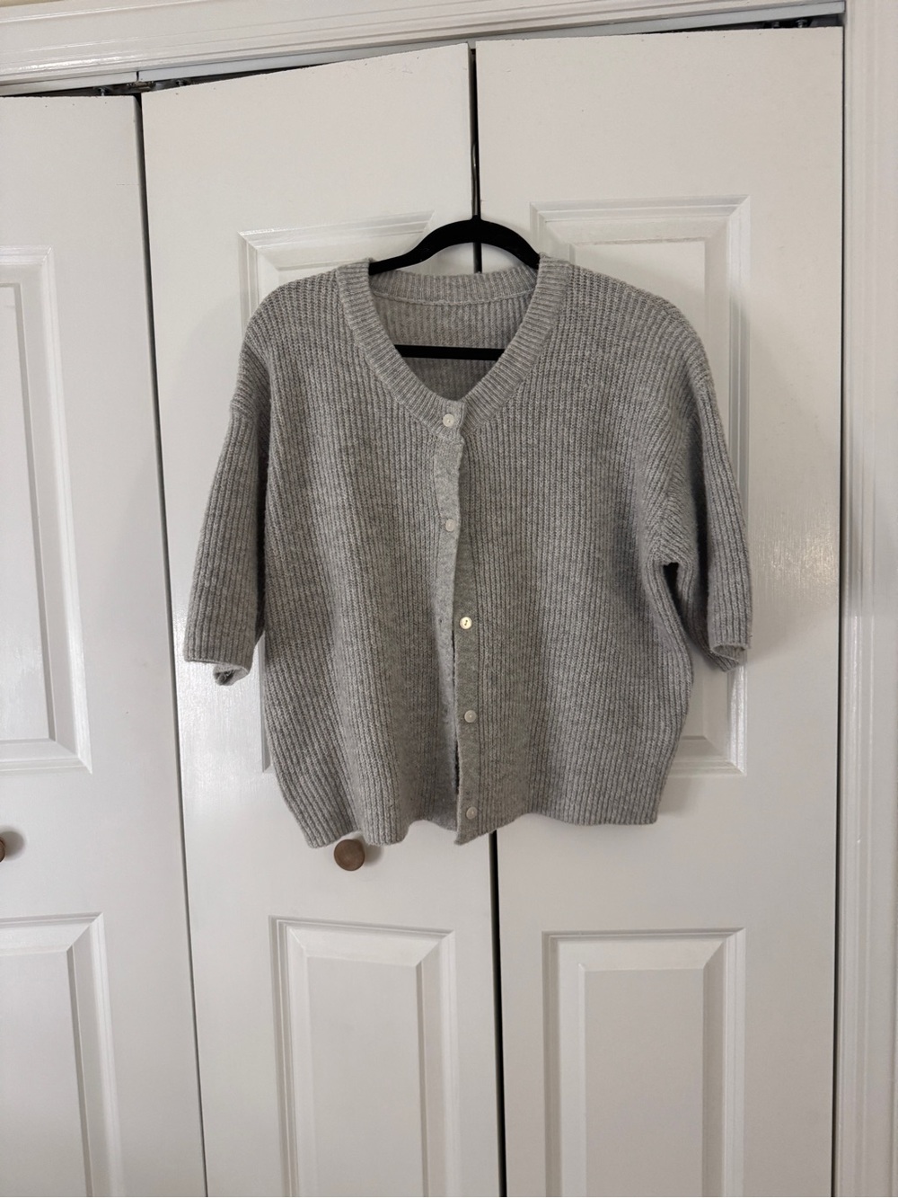 Short sleeve cardigan / sweater